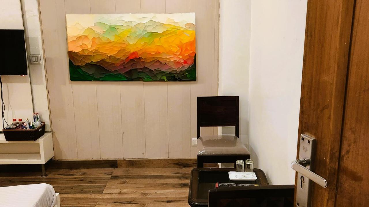 Hotel Royal Brooks Chandīgarh Екстериор снимка